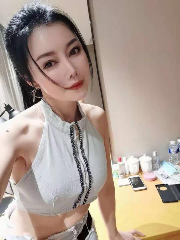 深插粉嫩小穴 第1张