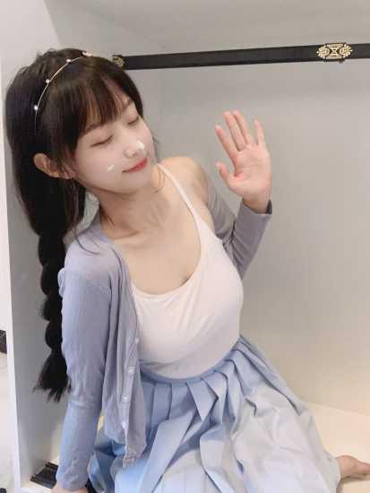 极品00后童颜巨乳粉色小嫩穴,可SM女王调教 第2张