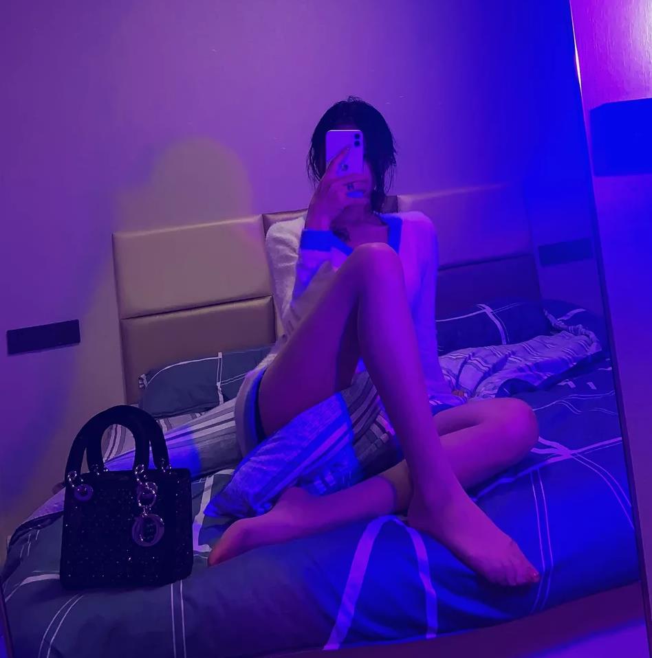 外表清纯高雅,内心开放的兼职 第2张