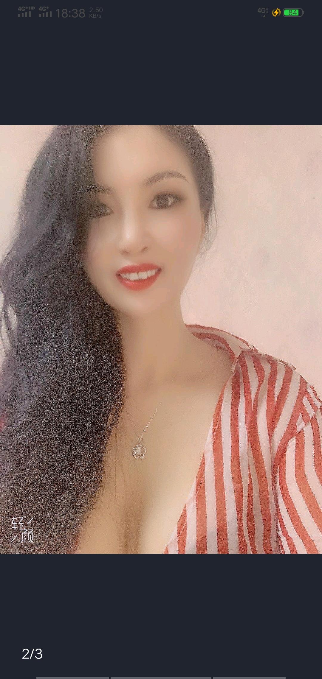 丝袜美腿高挑少妇 第2张