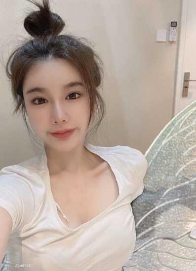 刚到北京不久的年轻妹子,让我体验了一次。紧穴,粉奶头,慢可没那么新鲜了。 第2张