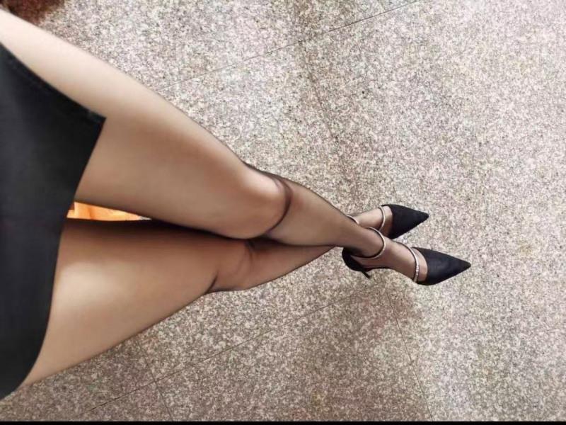长虹路长腿可中出熟女 第2张