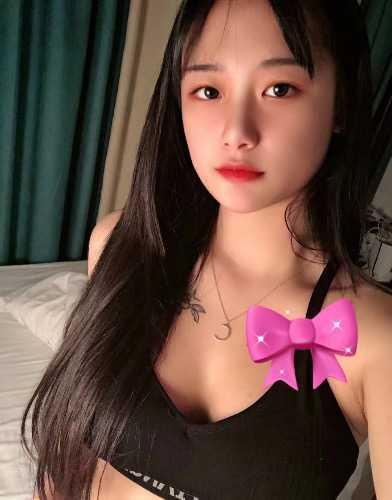 皮肤白嫩波大屁股翘腿细腰细学生妺 第1张