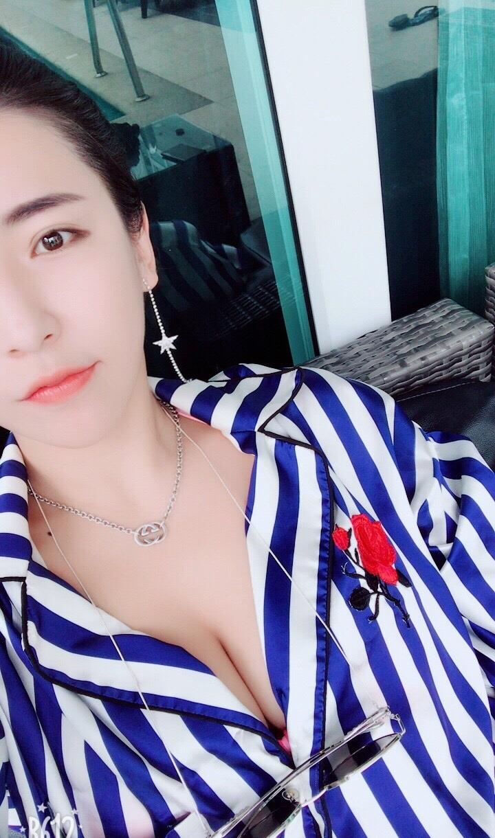 品味D级视觉冲击身材棒棒的胖鱼 第1张