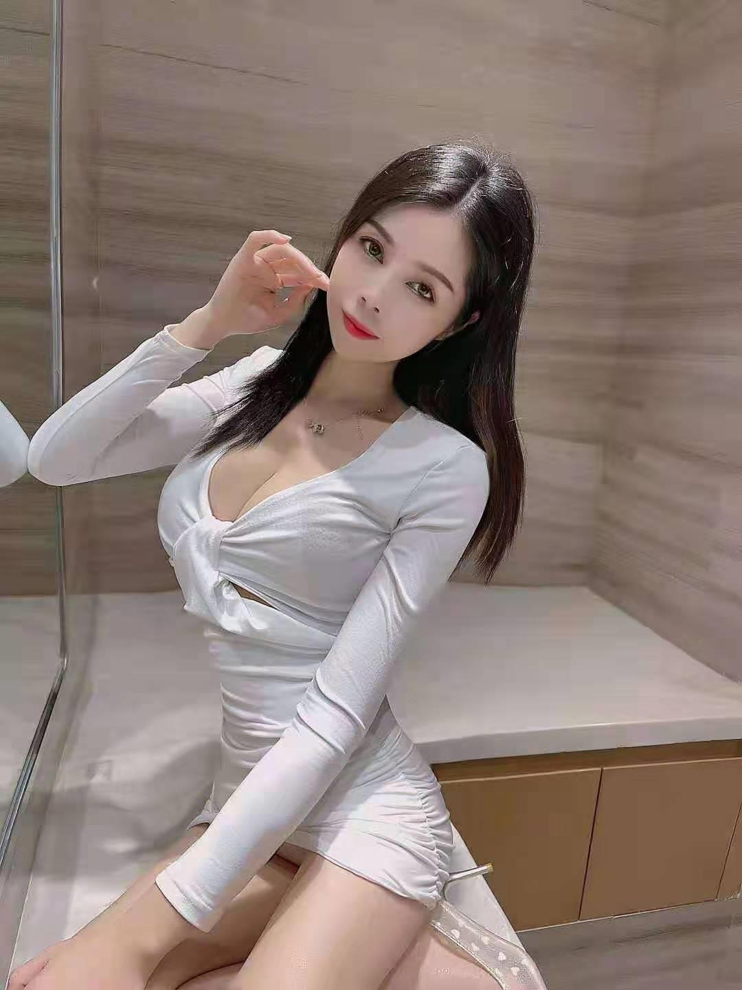 罗湖水景少妇 第1张