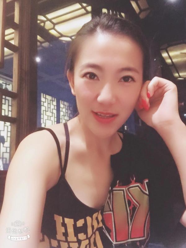 很健谈的小姐姐 第2张