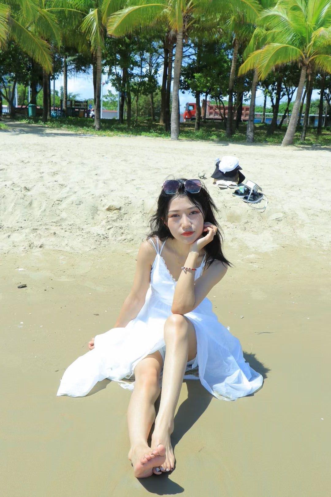 身材超棒小妹子 第3张