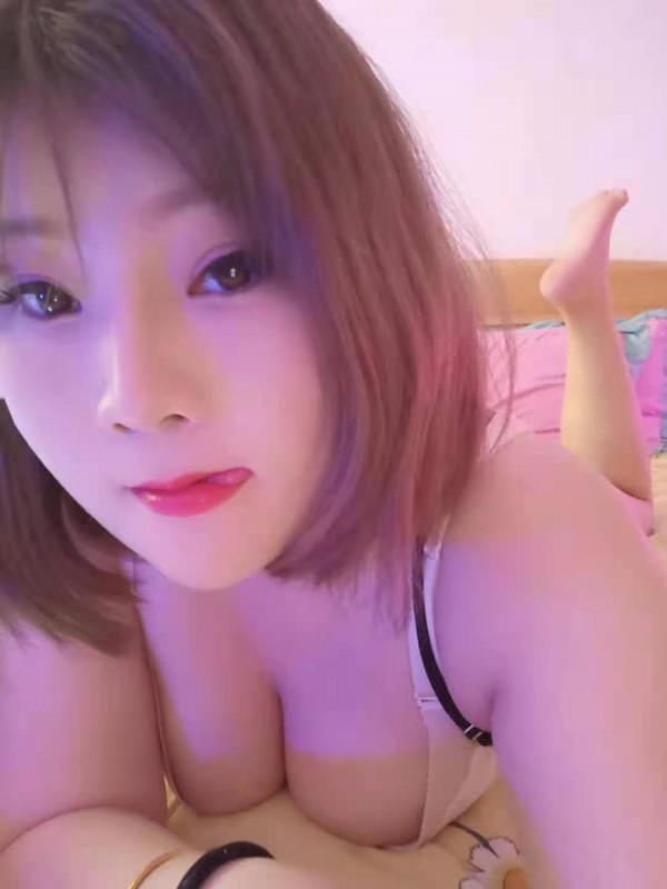 大胸风骚女 第4张