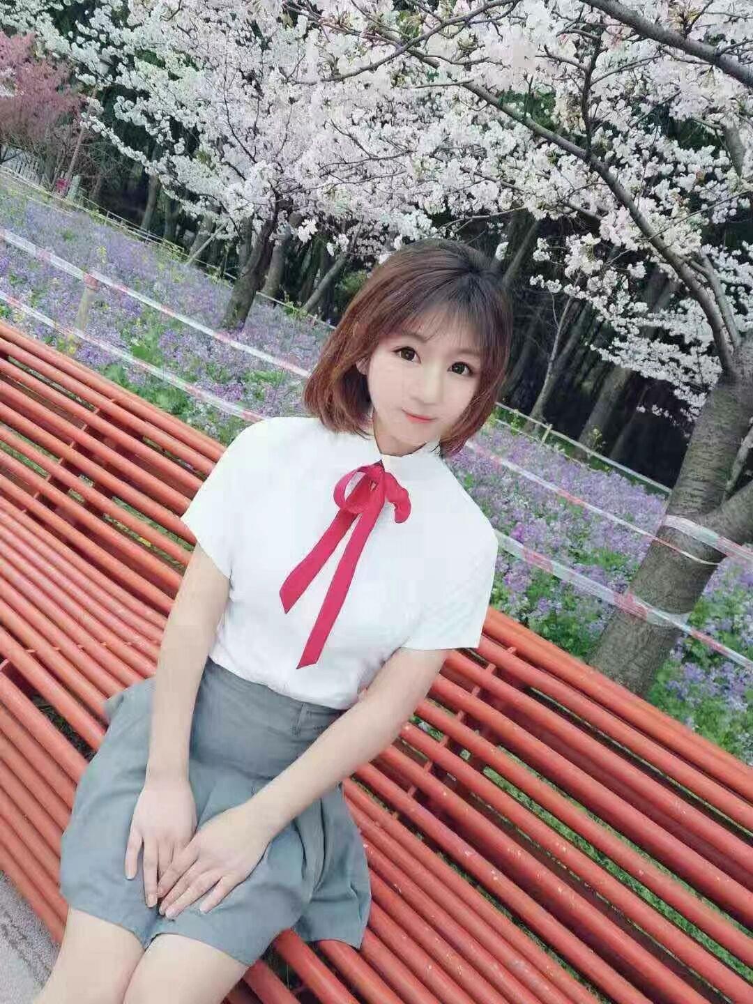 水灵灵的妹子 第3张