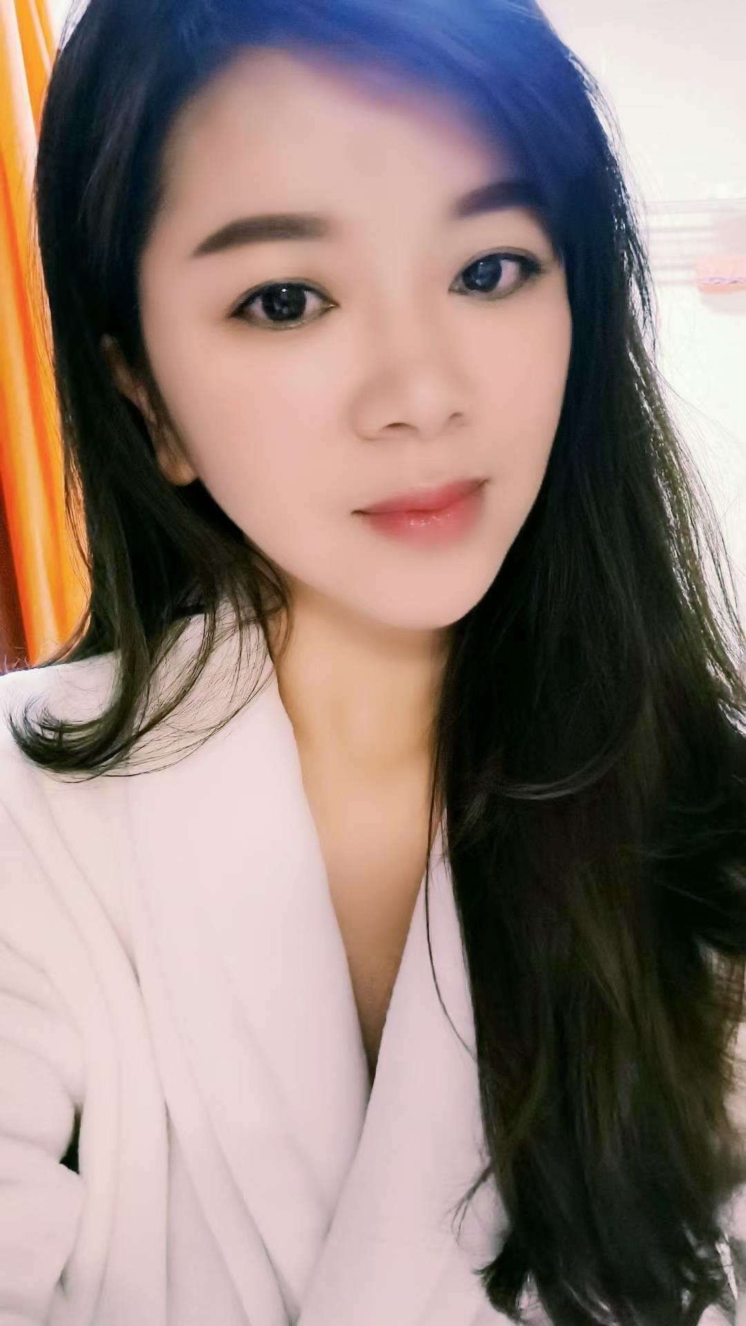 洪山广场肥臀少妇 第1张