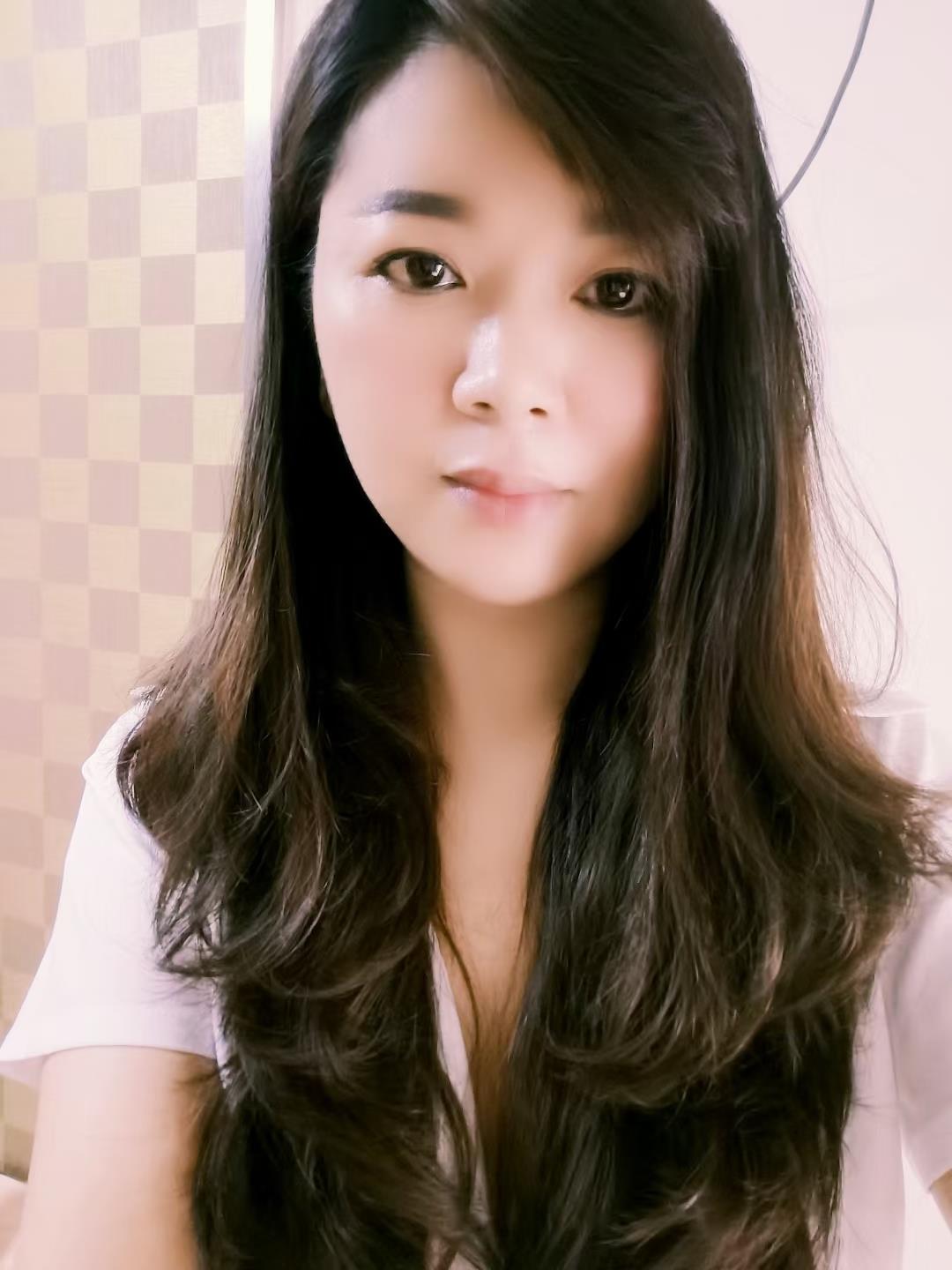 洪山广场肥臀少妇 第2张