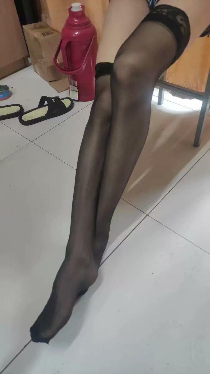 黑丝长腿小姐姐 第1张