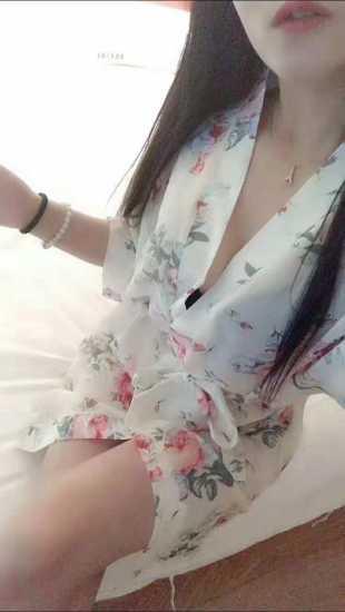 体验超嫩的极品学生妹妹逼逼粉奶头嫩 第3张