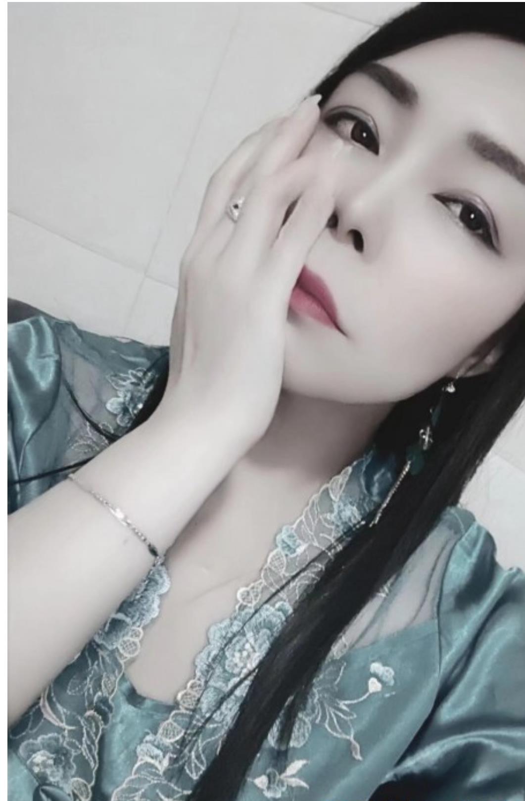 白雪姐姐 第1张