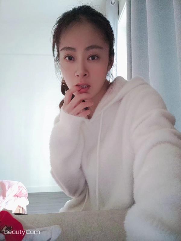 小少妇一个 第2张