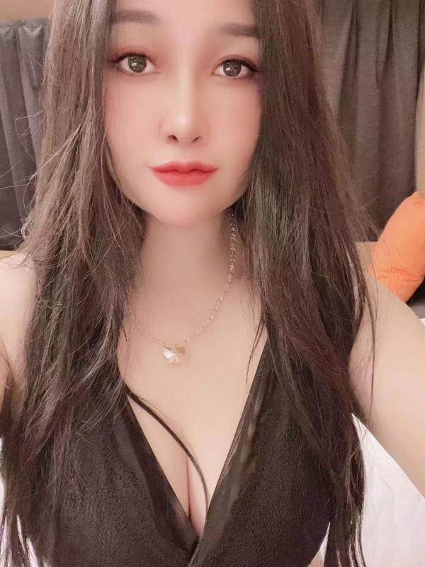 400性价比小姐姐 第1张