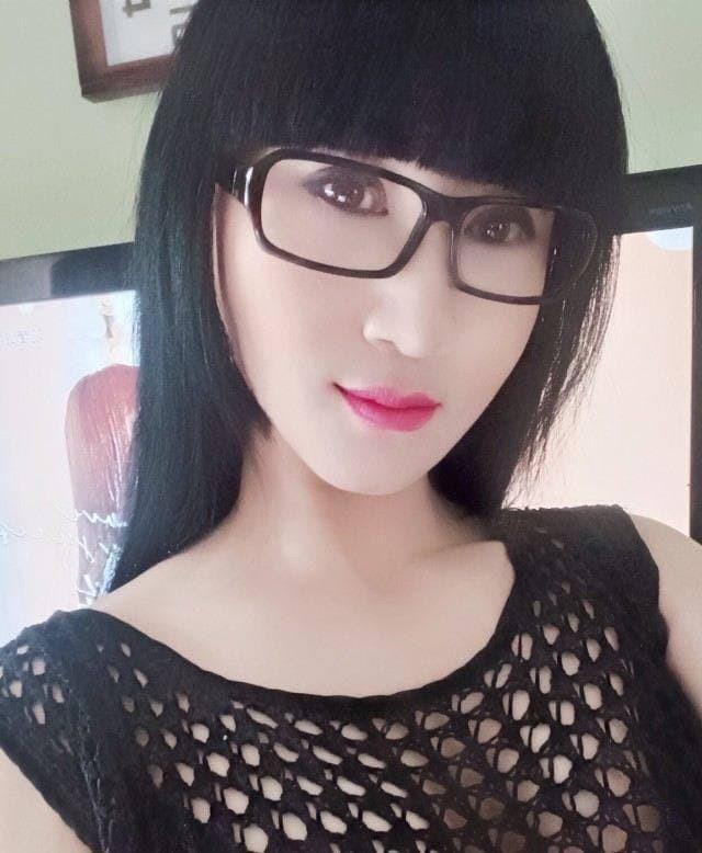 眼镜骚熟女 第2张