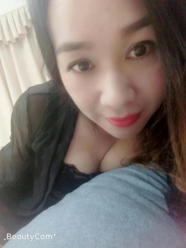 美女胸大 第1张
