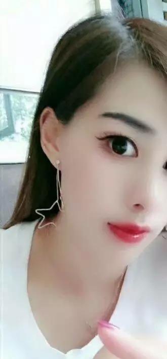 寻求性刺激，欲求不满的半良家猛女，豪爽尺度，全身心投入 第2张