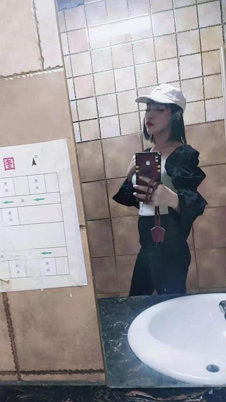 年轻大长腿妹子 第2张