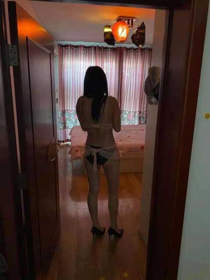 西大望路外表斯文有气质,衣服脱了露豪乳,床上热情似火 第2张