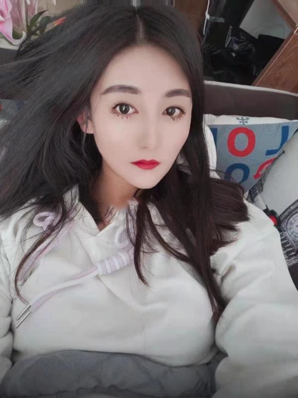 下水没多久的妹子 第1张