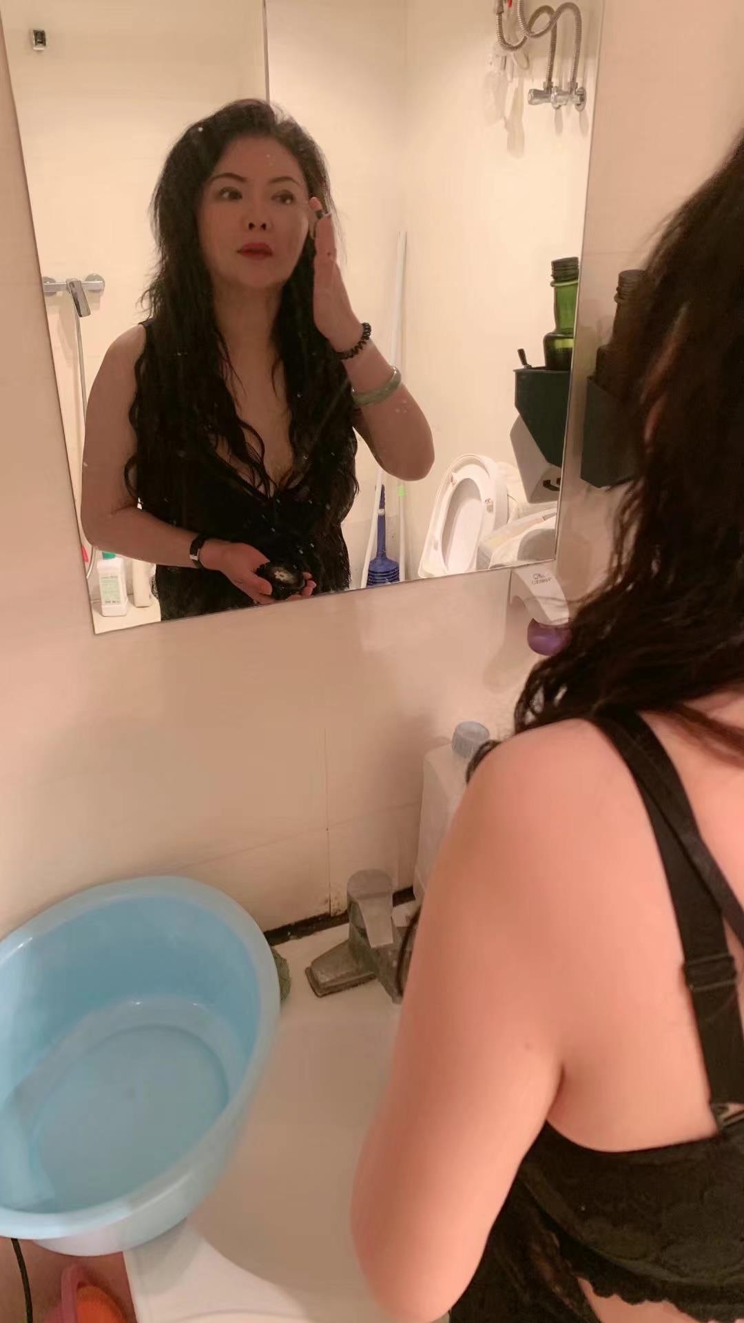 白胖熟女手法好 第2张