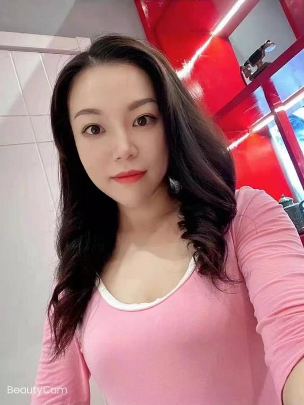 骚少妇玲珑 第1张