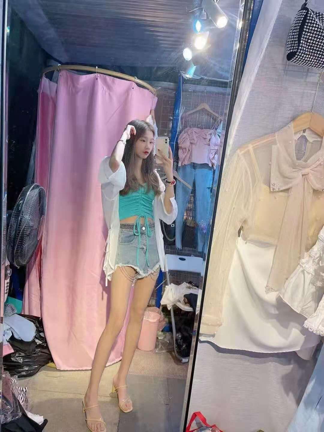 兼职嫩妹外出过夜 第3张