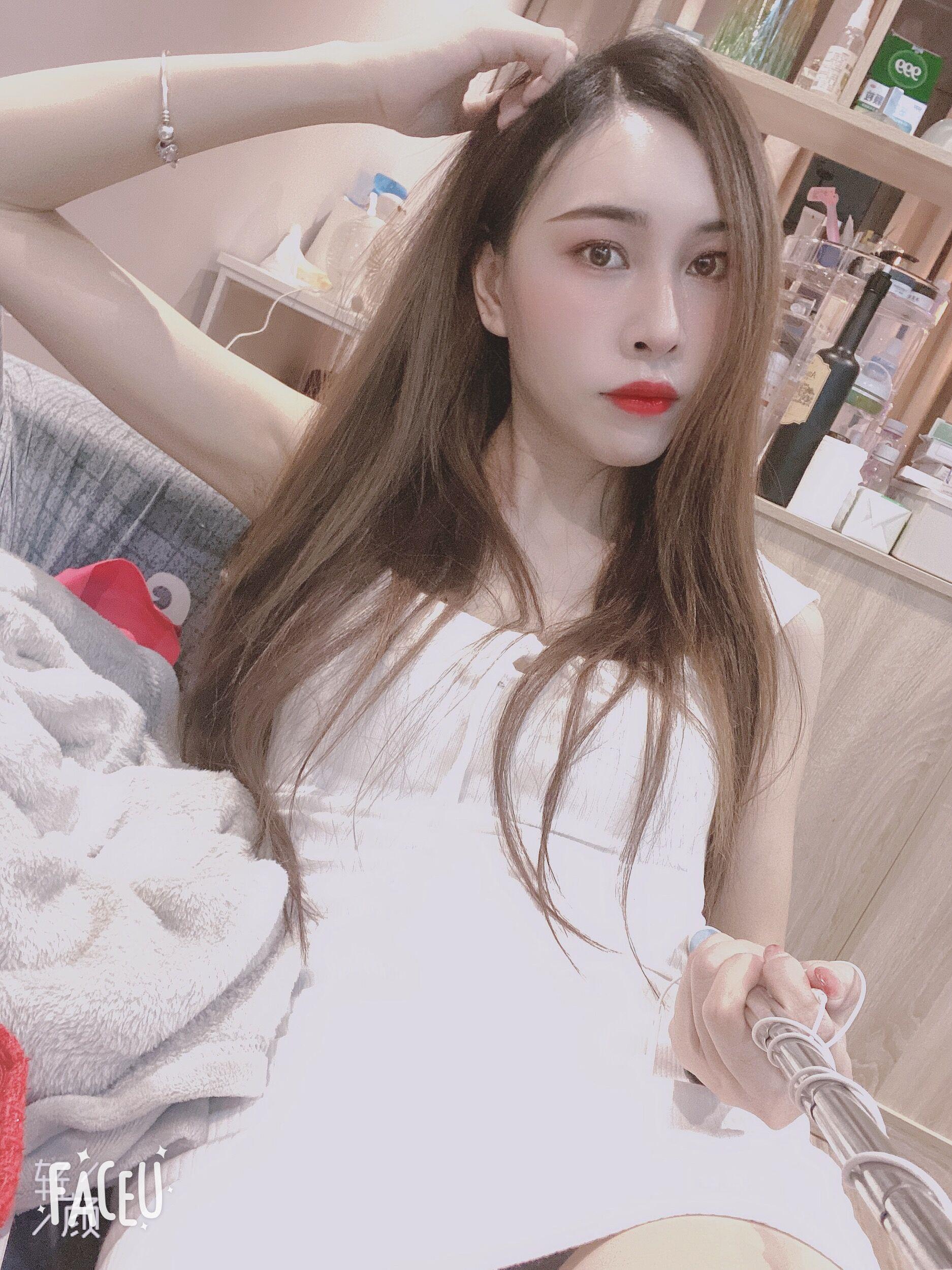 向西村性感大长腿微微 第1张