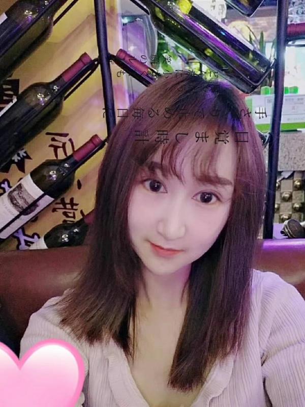 00后娇小萝莉可爱妹子 第1张