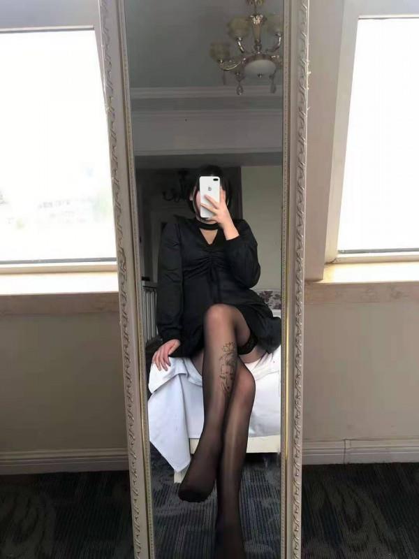 杨家湾03年白虎嫩妹小果 第1张
