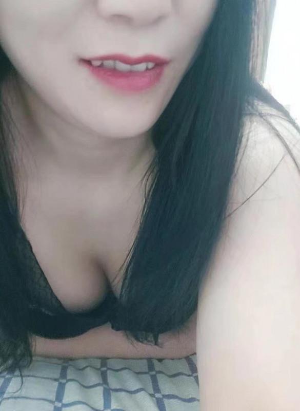 洪家楼刚下海的小护士 第1张