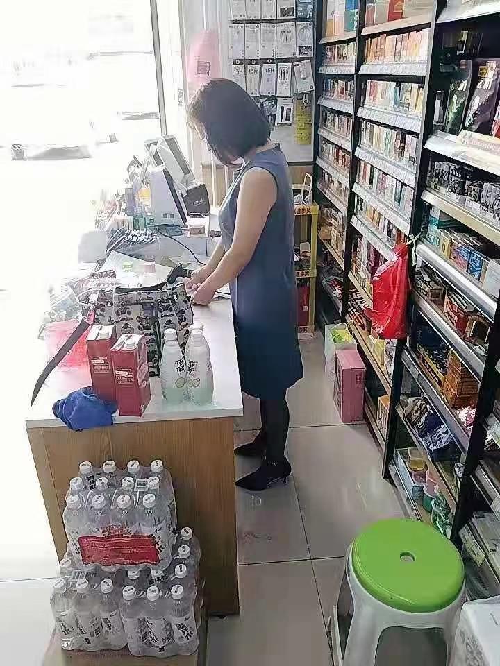 刚下水熟女超市老板娘 第1张