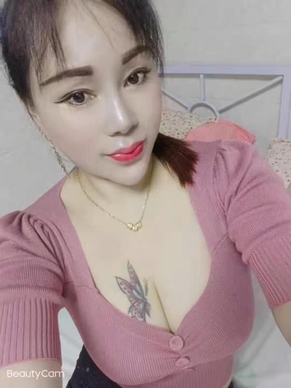 大奶骚妇 第1张