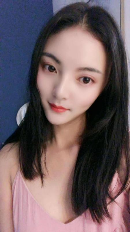 鼓楼身材不错的纤细女 第1张