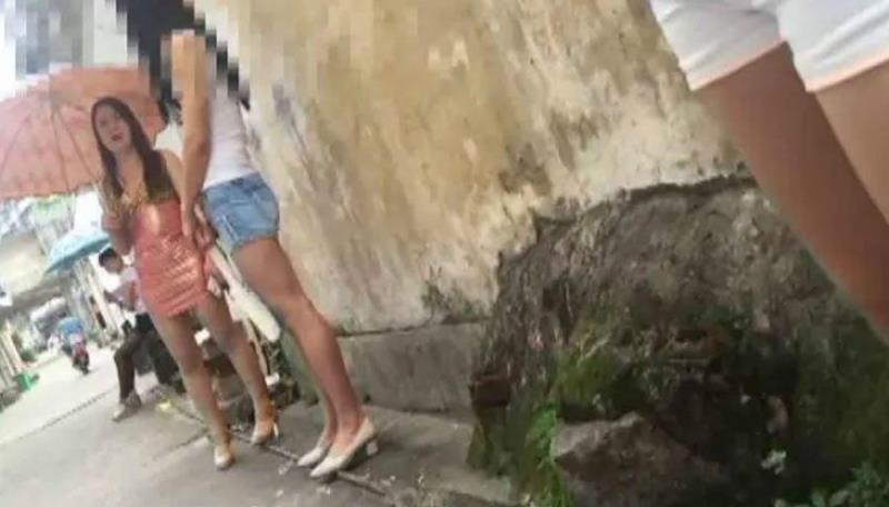粉红一条街站街女 第2张
