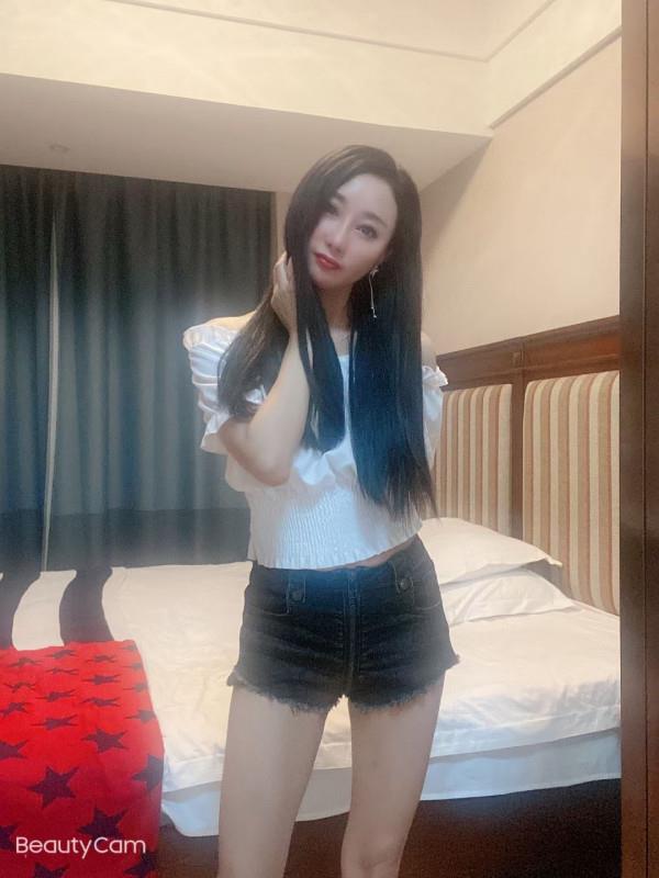 南京南站性感御女 第2张