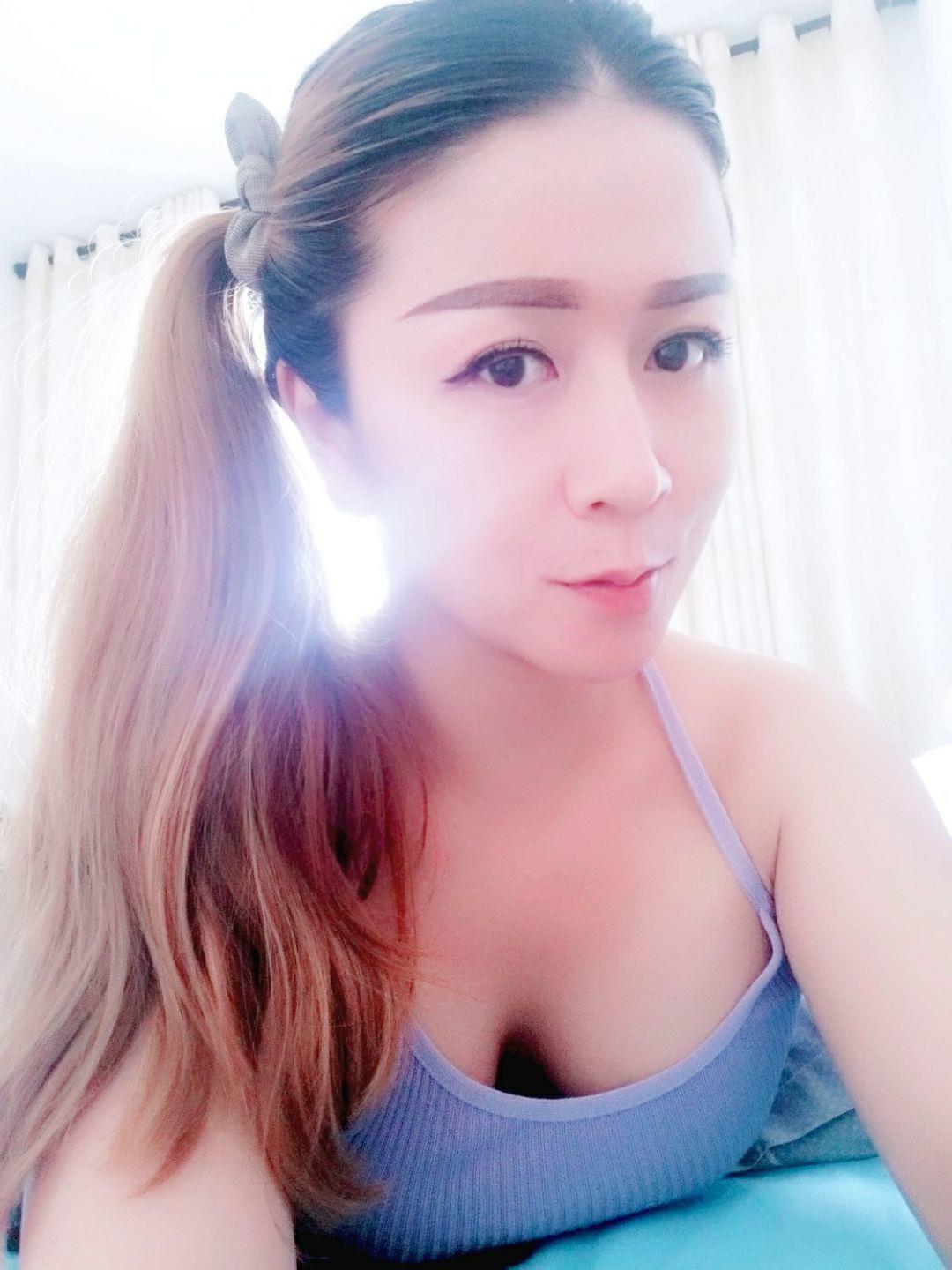 爱打羽毛球的姐姐 第1张