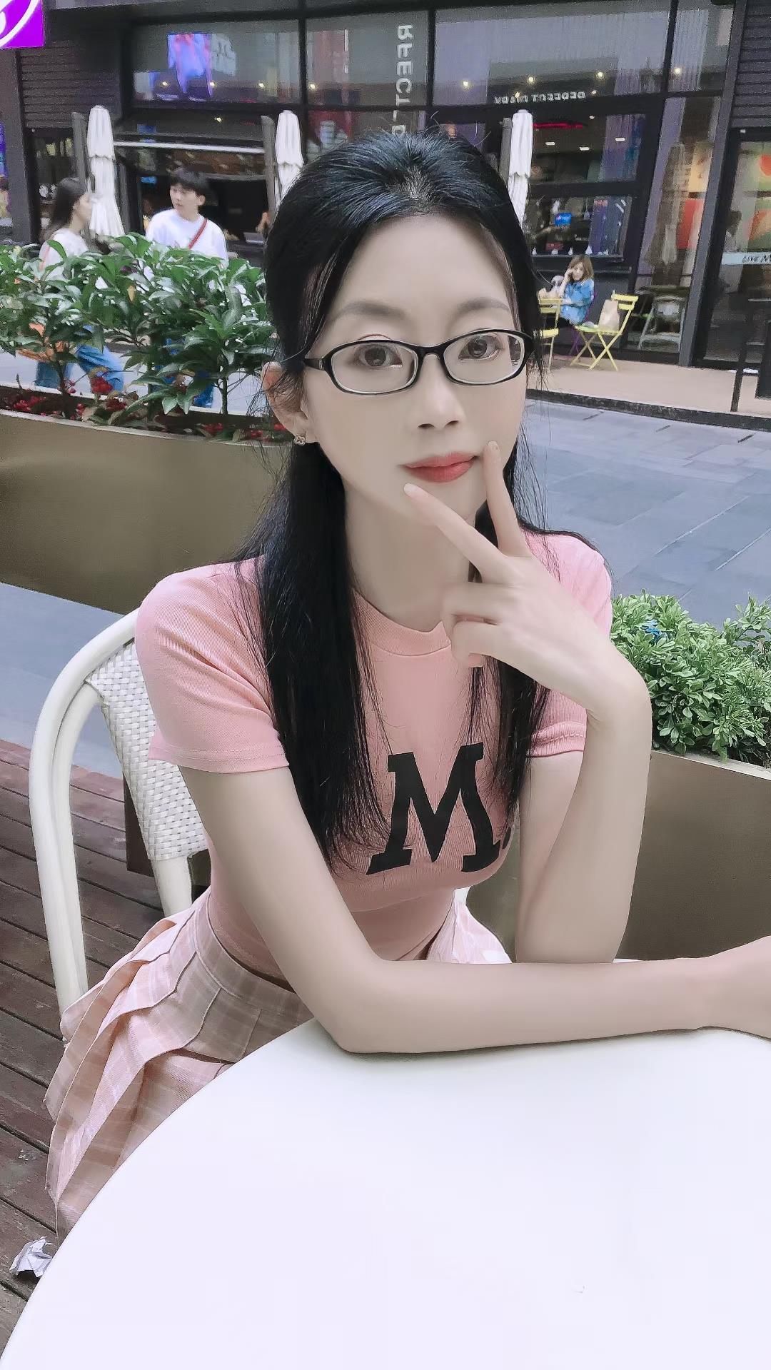 大学城莹莹 第1张