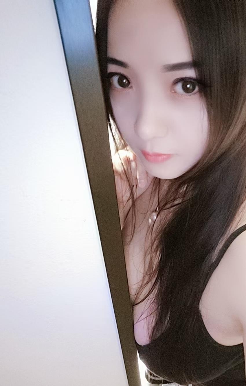 珠海超级巨乳估计有f杯 第2张