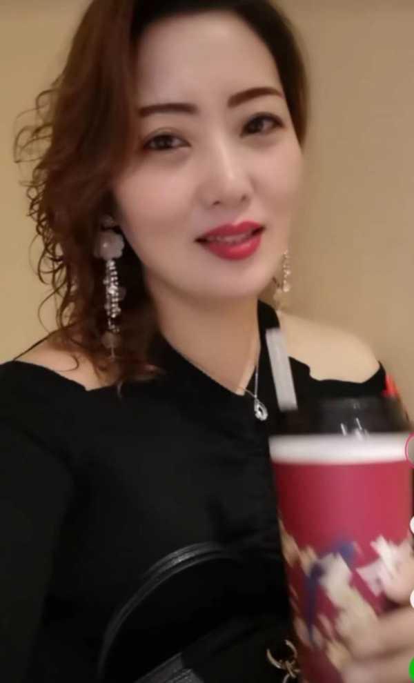 佛山气质少妇 第1张