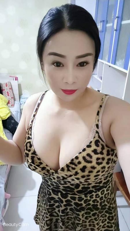 丰满熟女床上骚的很 第3张