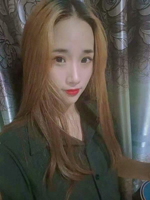 兼职的温柔女孩 第1张