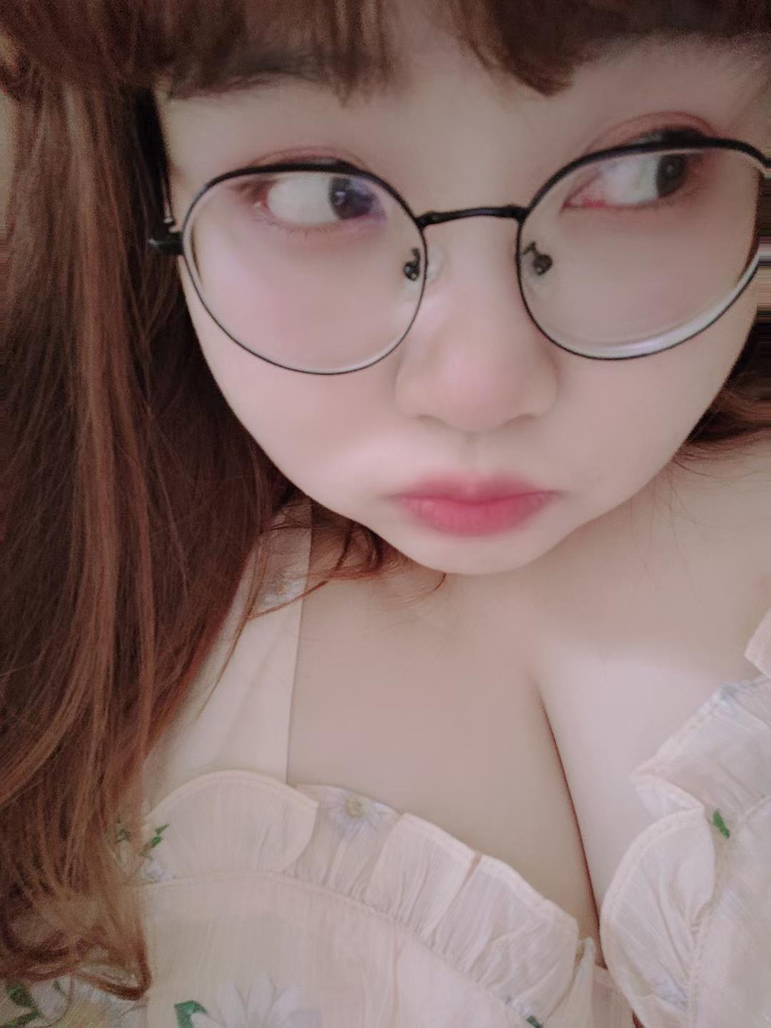 年轻肉感妹子 第1张