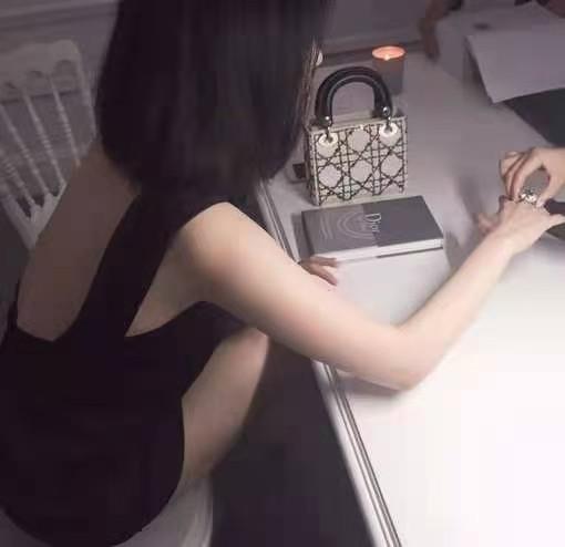 兰州市漂亮妹子 第1张
