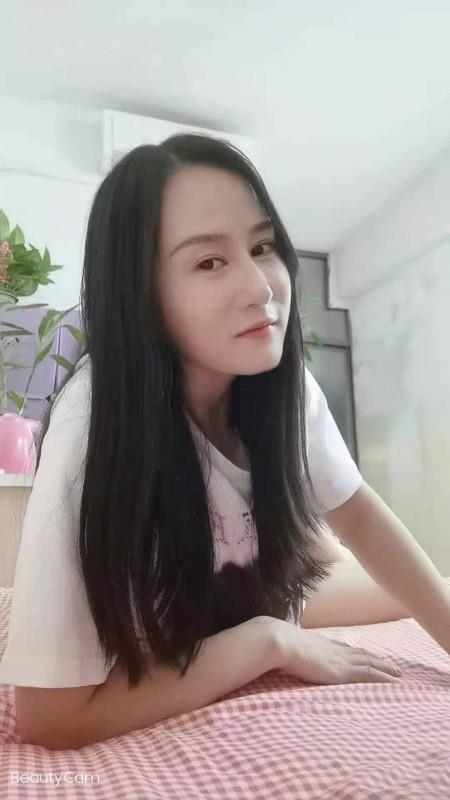 身材颜值都还不错的妹子 第1张