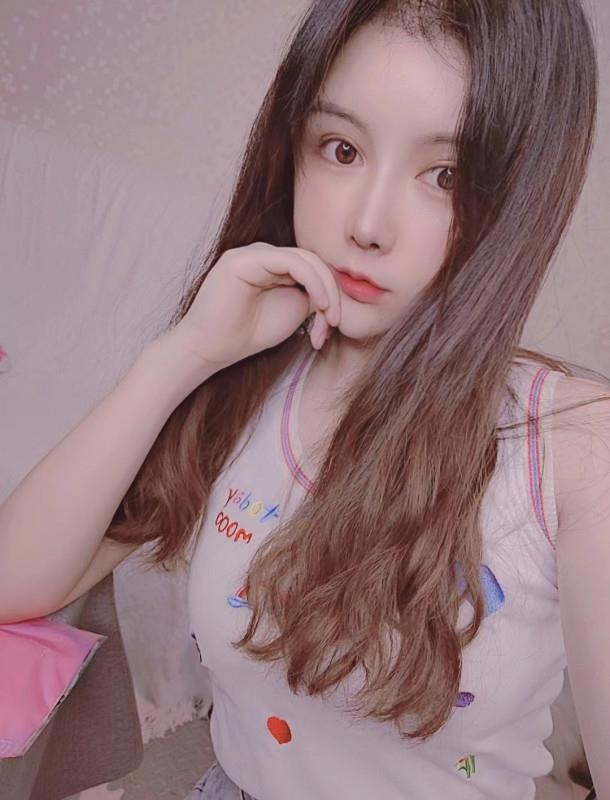 娇小可爱身材好的妹子 第2张