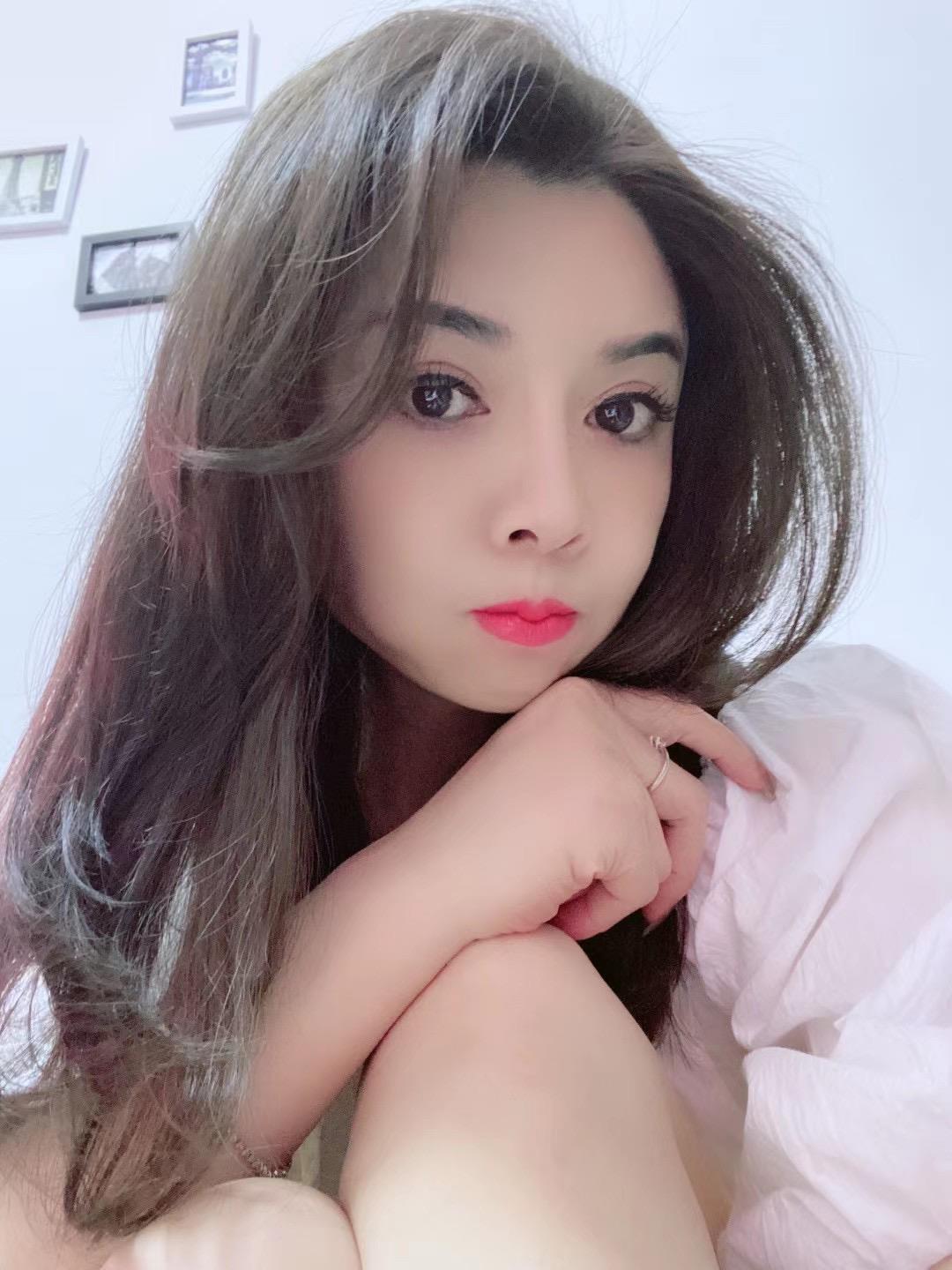 天河御姐香香 第1张