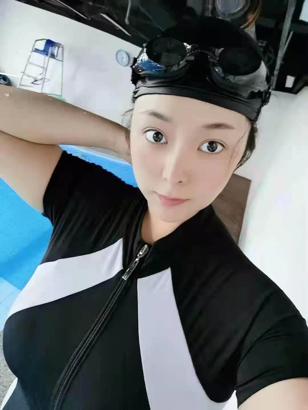 渝北F杯车灯美女 第2张